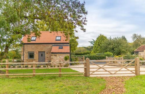 Worksop House | Stable Cottage - Dog friendly romantic country bolthole