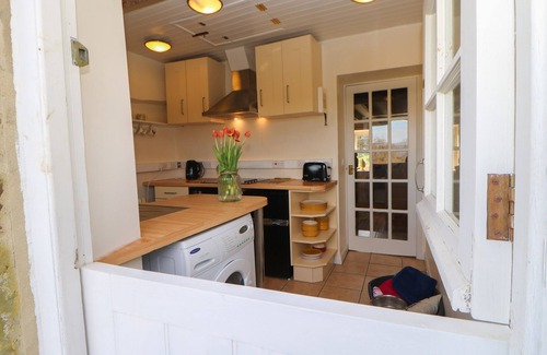 Barnard Castle Cottage | STABLE COTTAGE, pet friendly, with hot tub in Barnard Castle