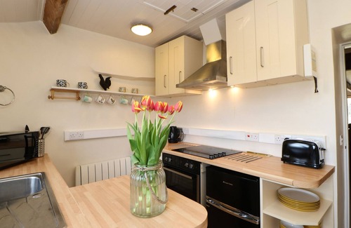 Barnard Castle Cottage | STABLE COTTAGE, pet friendly, with hot tub in Barnard Castle
