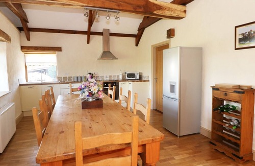 Efailwen Cottage | STABLE COTTAGE, pet friendly, with hot tub in Efailwen