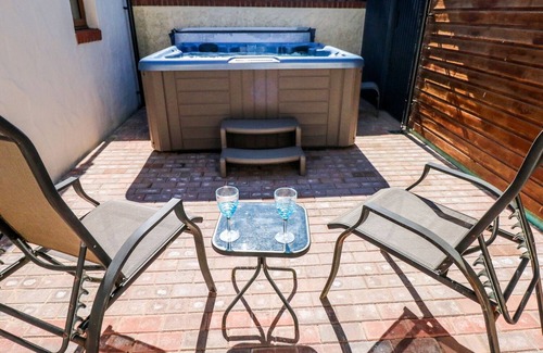Efailwen Cottage | STABLE COTTAGE, pet friendly, with hot tub in Efailwen
