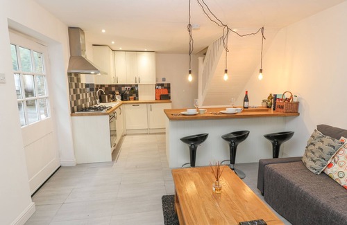 Cromford Cottage | STABLE COTTAGE, pet friendly, with open fire in Cromford