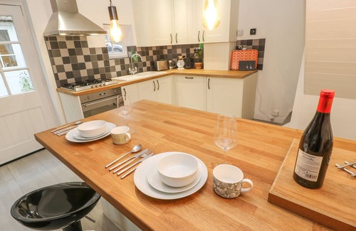 Cromford Cottage | STABLE COTTAGE, pet friendly, with open fire in Cromford