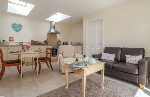 Scawton Cottage | STABLE COTTAGE, pet friendly, country holiday cottage in Hovingham