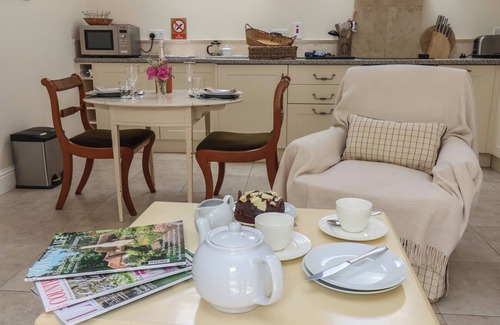 Scawton Cottage | STABLE COTTAGE, pet friendly, country holiday cottage in Hovingham
