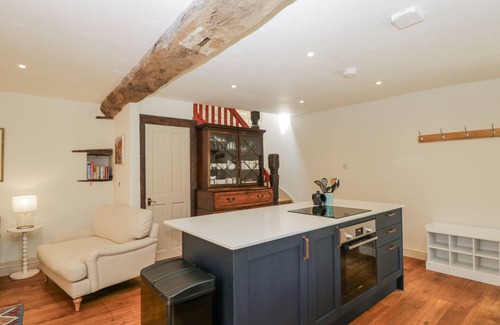 Ozleworth House | STABLE COTTAGE, pet friendly, with a garden in Sherston