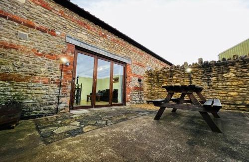 Frome House | Stable Cottage with pre booked use of Indoor Swimming Pool