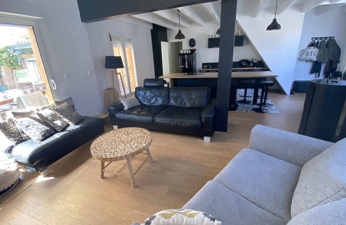 Begles House | Stable near Bordeaux with swimming pool
