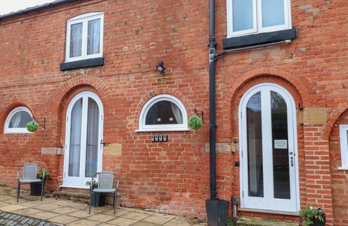 Castle Donington Cottage | Stables