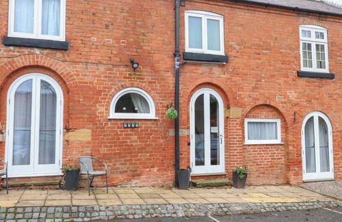 Castle Donington Cottage | Stables