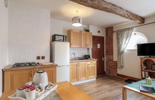 Castle Donington Cottage | STABLES, romantic, with a garden in Castle Donington