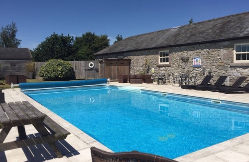 Carsington House | Stables with hot tub & swimming pool in the countryside - 5 ensuite bedrooms