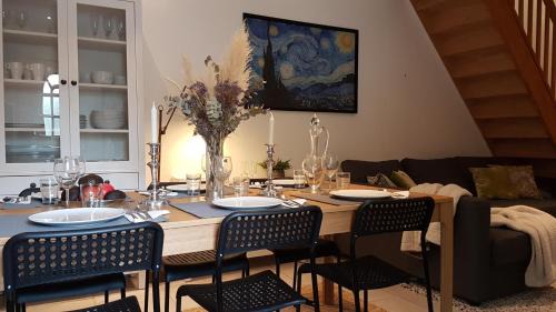 Lamorlaye Apartment | Stableyard cottages