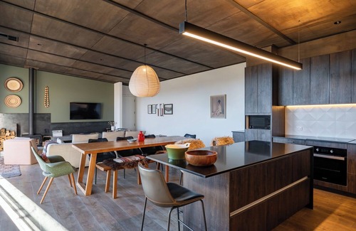 Wanaka House | Stackbrae Lodge: A modern lake and alpine retreat of style and comfort.n