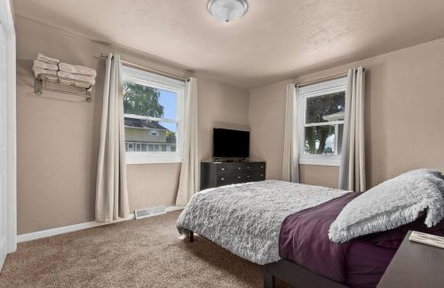 Green Bay House | Stadium District walking distance, Tailgate Garage