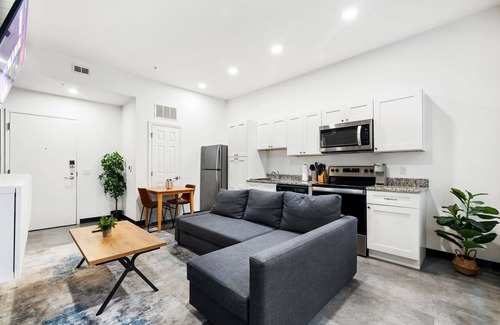 Downtown Pittsburgh Apartment | Stadium Luxurious Getaway in Downtown