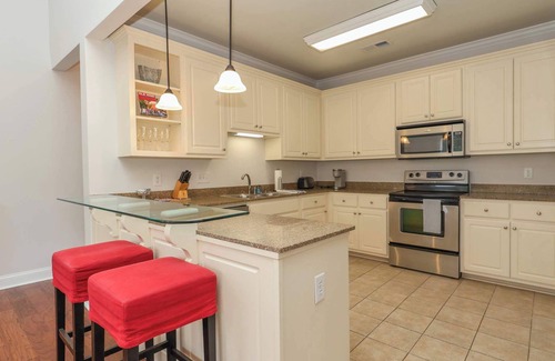 Oxford Condo | Stadium View at Turnberry by Apex Short Term Stays