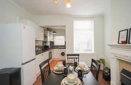Sheffield Apartment | Stadium View, entire private house, close to city centre, free WiFi