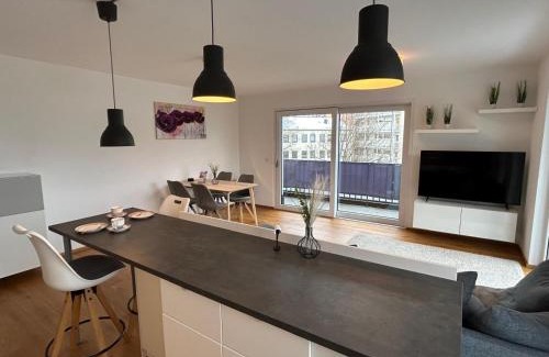 Aschach Apartment | Stadt & See - neuwertige Ferienwohnung