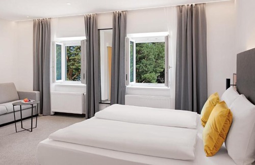 Oberndorf bei Salzburg Hotel | Stadthotel Oberndorf - 24h Self Check-In Terminal