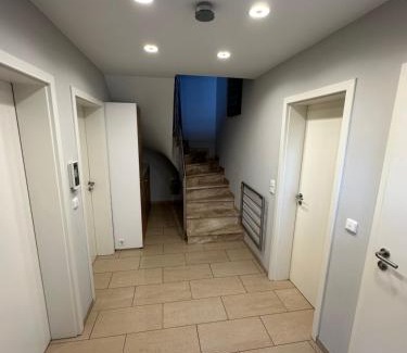 Portitz Villa | Stadtvilla in Leipzig 7 Personen 3 Schlafzimmer 2 Bäder Garten und Terrasse zentral gelegen Messe Innenstadt Seen