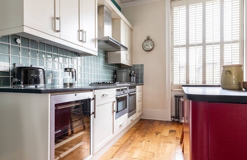 Royal Borough of Kensington and Chelsea Apartment | Stafford Terrace IV by onefinestay