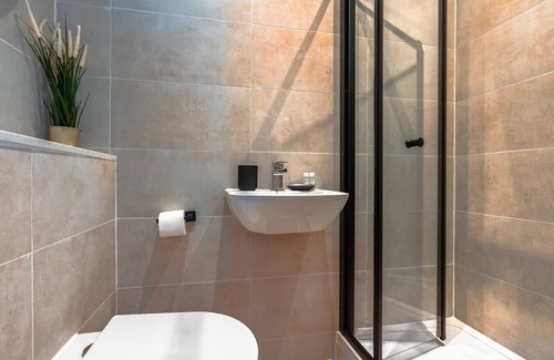 Filton House | Stag Residence: Modern Serviced Accomodation