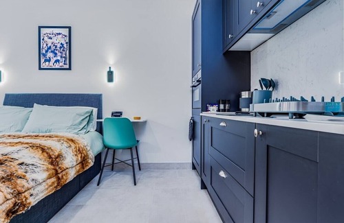Filton House | Stag Residence: Modern Serviced Accomodation