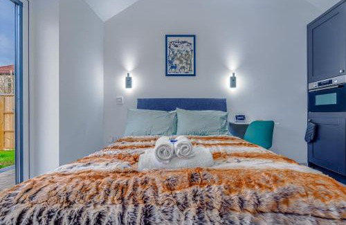 Filton House | Stag Residence: Modern Serviced Accomodation