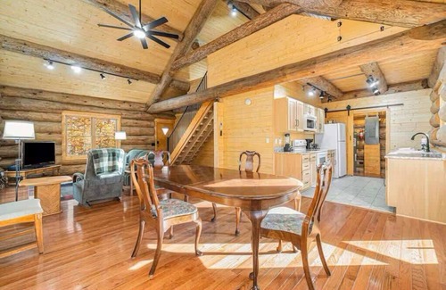 Beulah House | Stagecoach Inn Log Cabin 10 Acres Wooded Setting