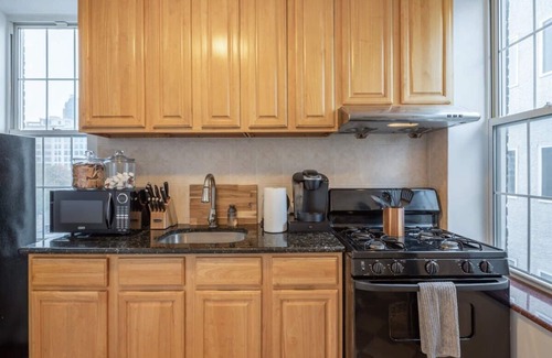 Chinatown Apartment | Stairway | 3BR Apt w W/D Ideal for Groups