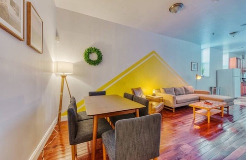 Chinatown Apartment | Stairway | 3BR Apt w W/D Ideal for Groups