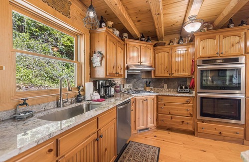 Skyland Cabin | Stairway to Heaven by Carolina Mornings | Hot Tub & Recreation Room🎱
