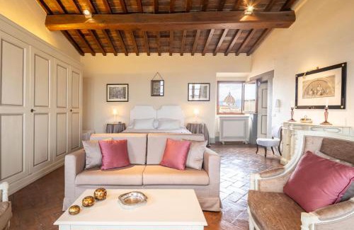 Oltrarno Apartment | Stairway to Heaven by VacaVilla