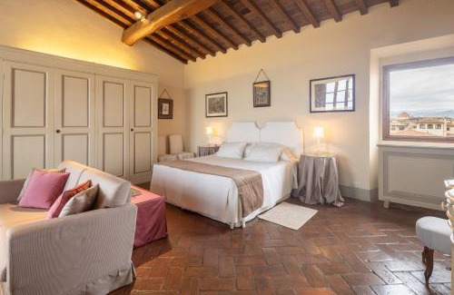 Oltrarno Apartment | Stairway to Heaven by VacaVilla