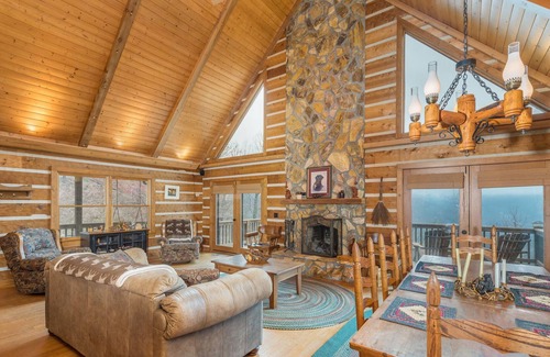 Marion Cabin | Stairway to Heaven | Private Pet-friendly Cabin & Sweeping Mountain Views!