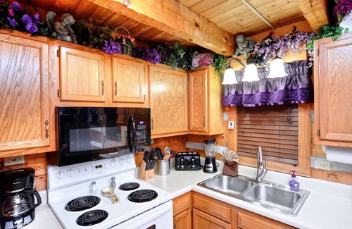 Sevierville Cabin | Stairway to Heaven. Secluded, Elegant, Romantic, Breathtaking Views, Close In!
