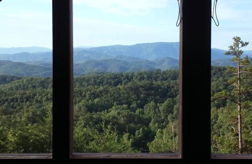 Sevierville Cabin | Stairway to Heaven. Secluded, Elegant, Romantic, Breathtaking Views, Close In!