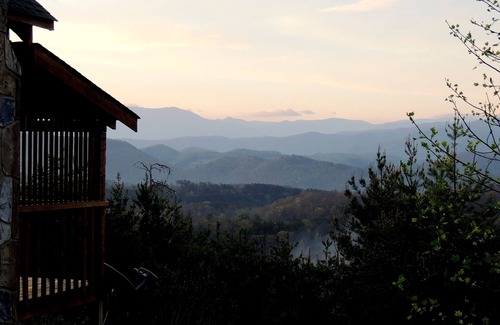 Sevierville Cabin | Stairway to Heaven. Secluded, Elegant, Romantic, Breathtaking Views, Close In!