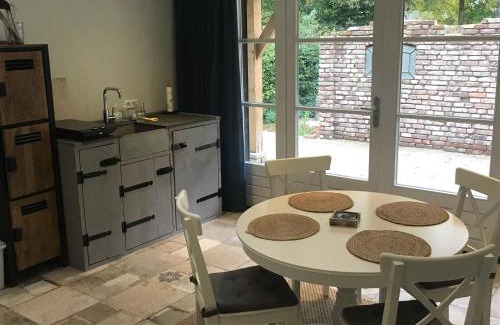 Nieuwleusen Bed & Breakfast | Stalhuis, overnachten in een tinyhuis bij de paarden