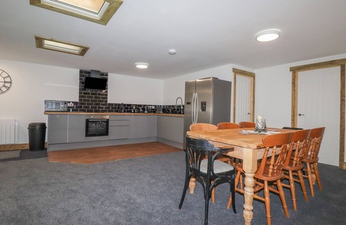 Grampound Cottage | STALL 2 - THE STABLES, family friendly, with a garden in Summercourt