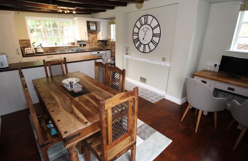 Fulford Cottage | STALLINGTON HALL FARM, pet friendly, with hot tub in Stallington