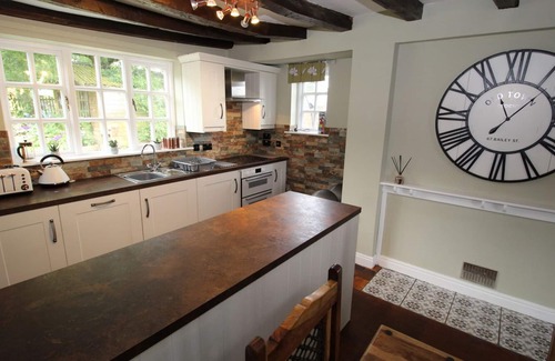 Fulford Cottage | STALLINGTON HALL FARM, pet friendly, with hot tub in Stallington