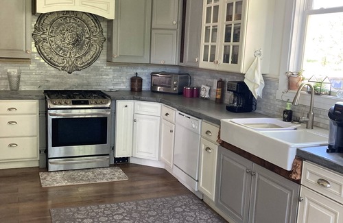 Sharpsville House | Stambaugh Farmhouse Reduced rates for winter season