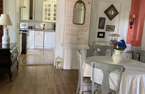 Sharpsville House | Stambaugh Farmhouse Reduced rates for winter season