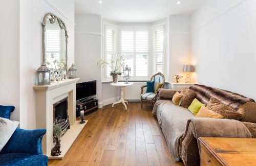Trafford House | Stamford Park Road by YourStays, A wonderful family townhouse in a superb location!