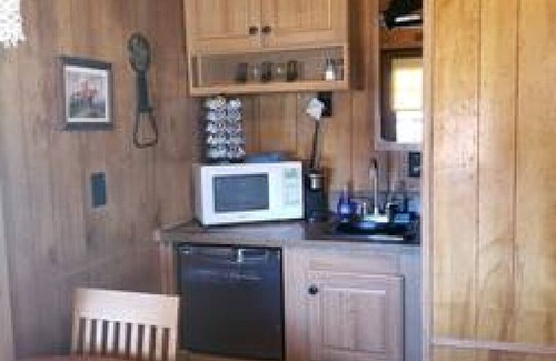 Tombstone House | Stampede Cabin 1- Tombstone