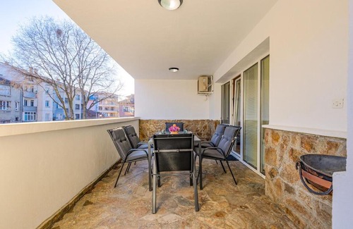 Plovdiv Center Apartment | Stancho's House 3BR apartment close to OLD TOWN & KAPANA district