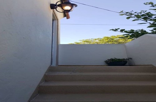 Bixby Knolls Apartment | Stand Alone Private Studio in trendy Bixby Knolls