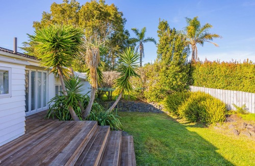 Auckland House | Stand-Alone Sunny Modern 3 Bedroom Home - North Shore